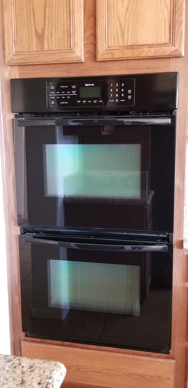 Building Photo - 4901 Oro Ln