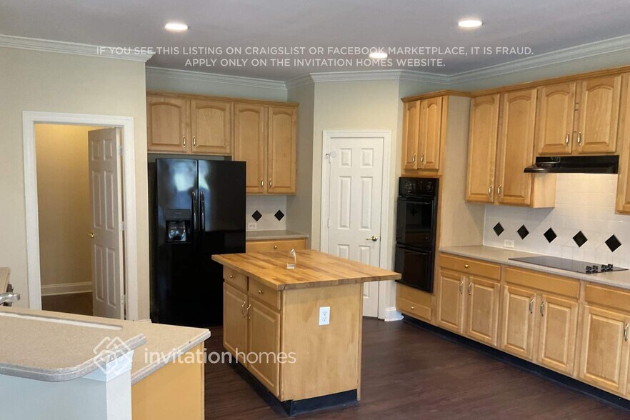 Building Photo - 1704 Crestgate Dr