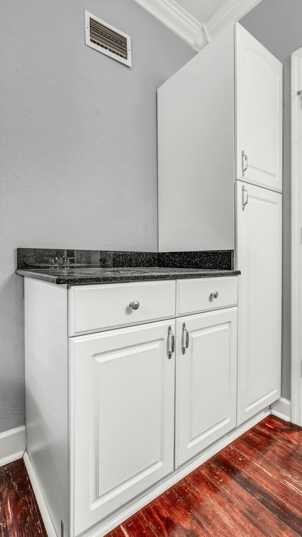 Building Photo - Charming 2BR/2BA with Bonus Room South Tam...