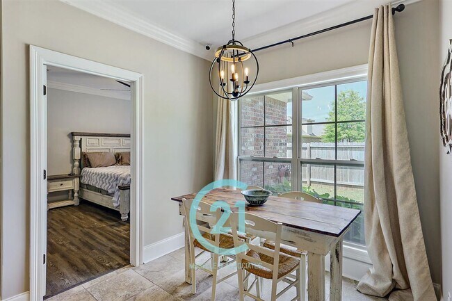 Building Photo - Beautiful 4 bedroom, 2 bathroom house in B...