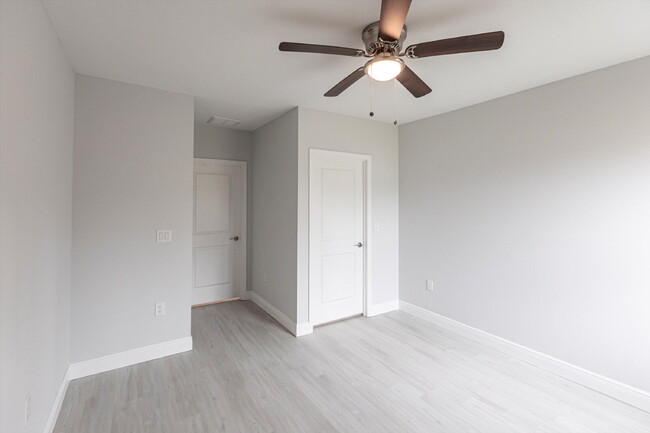 Building Photo - BRAND NEW Construction, 3 bed / 2 bath Ren...