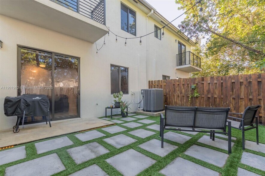 Building Photo - 2430 SW 145th Pl