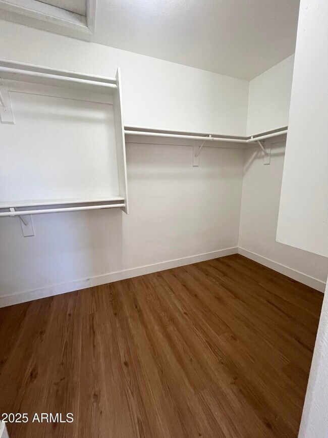 Building Photo - 7504 W Jenan Dr