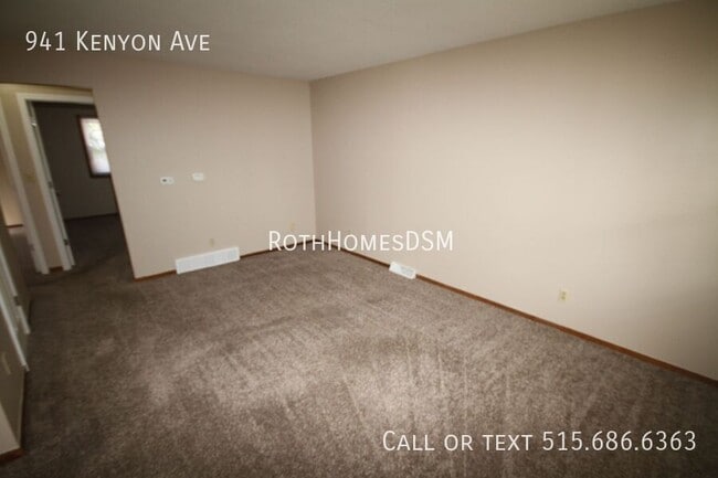 Building Photo - 941 Kenyon Ave