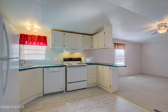 Building Photo - 221 Topsail Rd