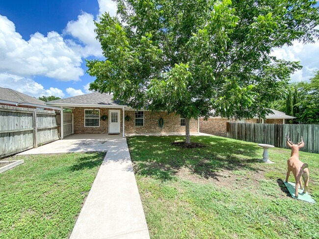 Building Photo - 1663 Lantana Cir