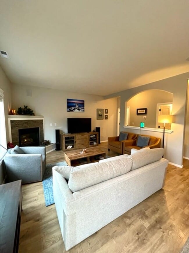 Building Photo - Beautiful 4 bedroom NW Bend Home!