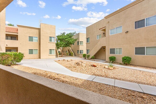 Building Photo - Spacious Ground-Level 2-Bedroom Condo Near...