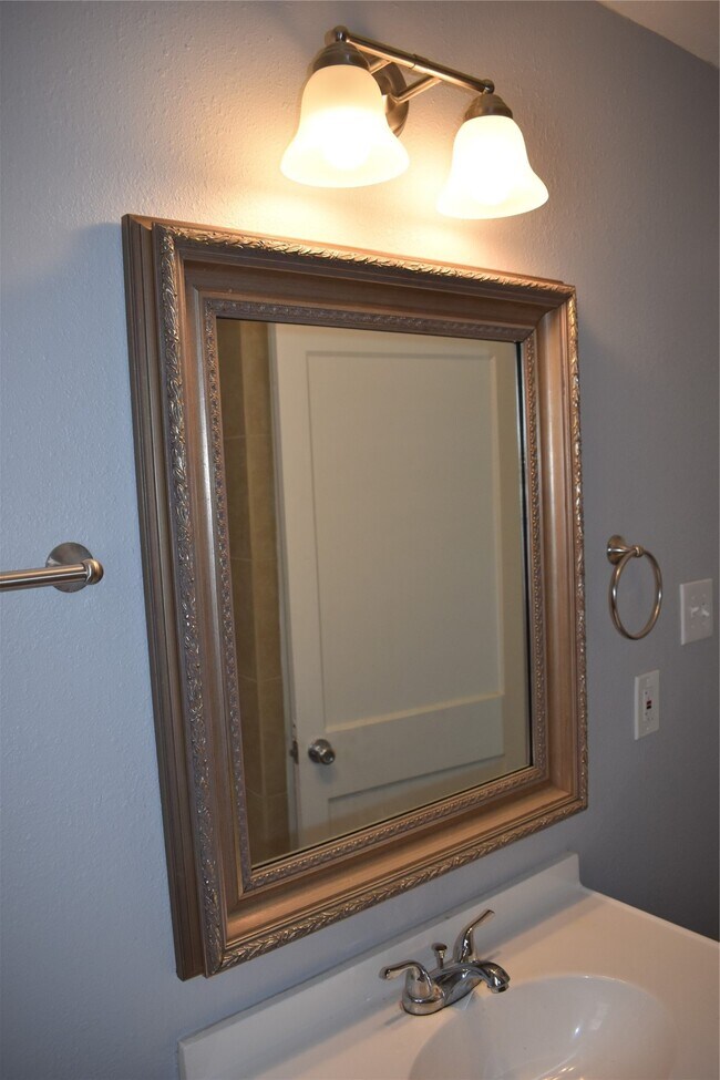 Building Photo - 904 Wisconsin St