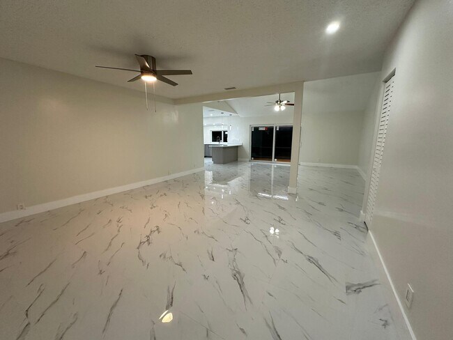 Building Photo - 2110 NW 109th Ave