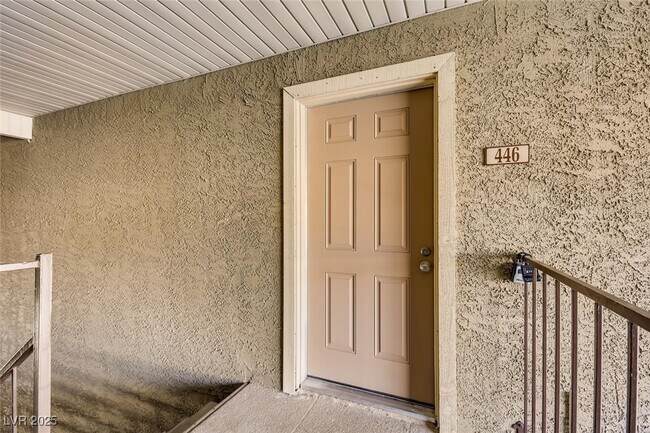 Building Photo - 5224 River Glen Dr