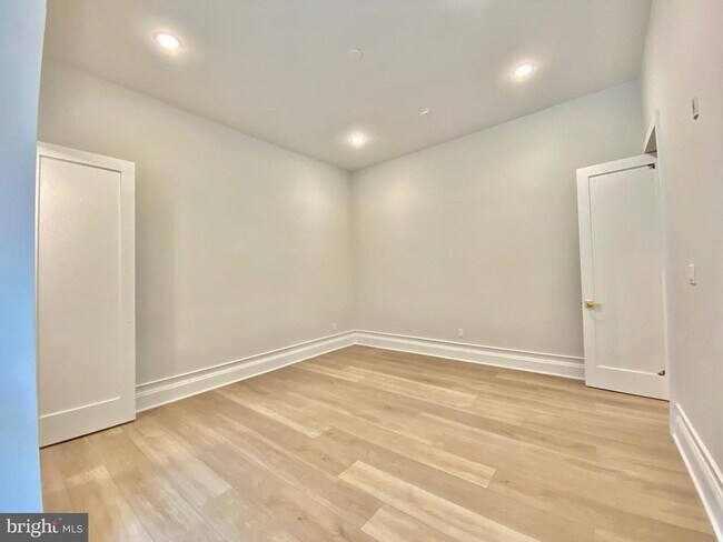 Building Photo - 1824 Chestnut St