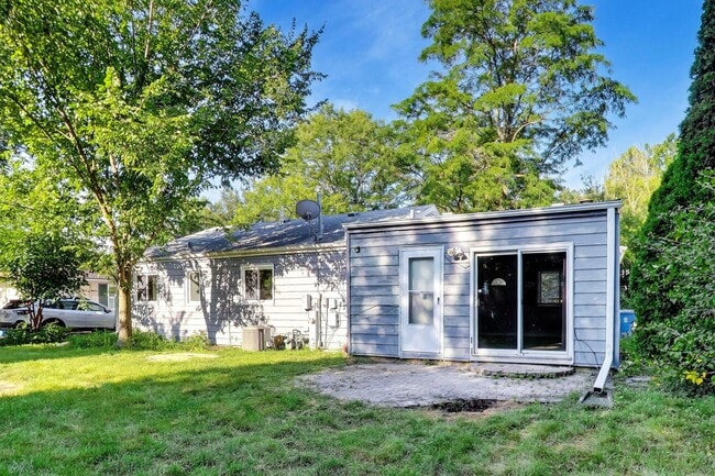 Building Photo - 5705 Aubrey Terrace
