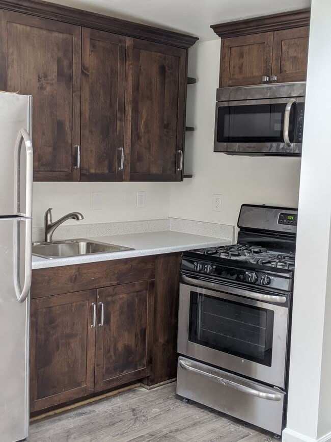 Building Photo - 694-696 Church St