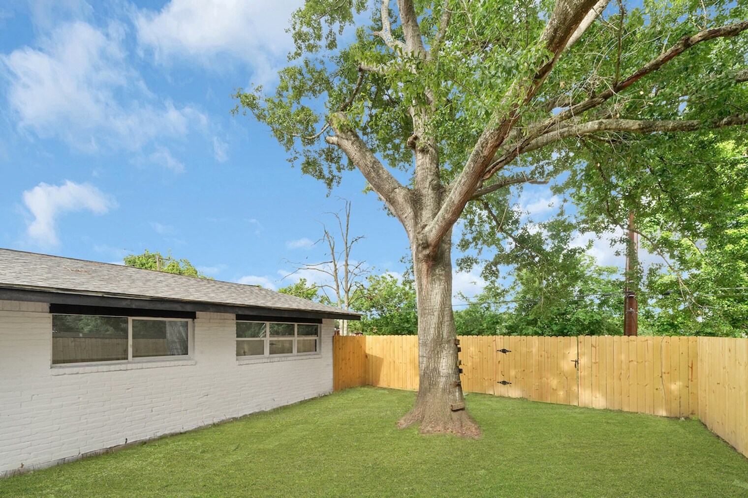 Building Photo - 11103 Greenwillow Dr