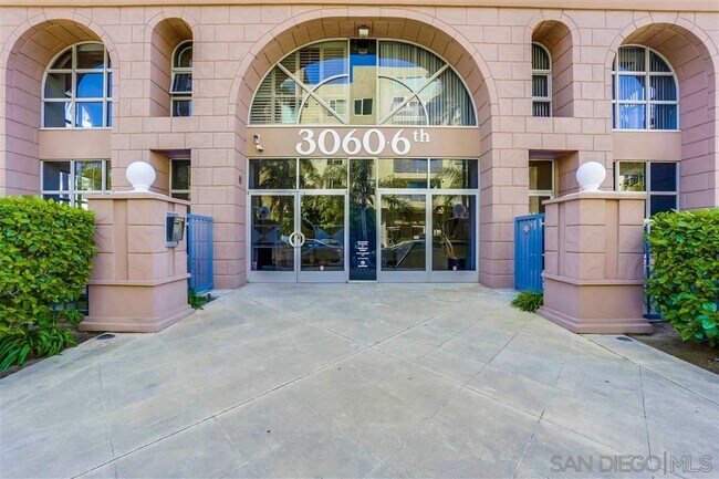 Building Photo - 3060 Sixth Ave