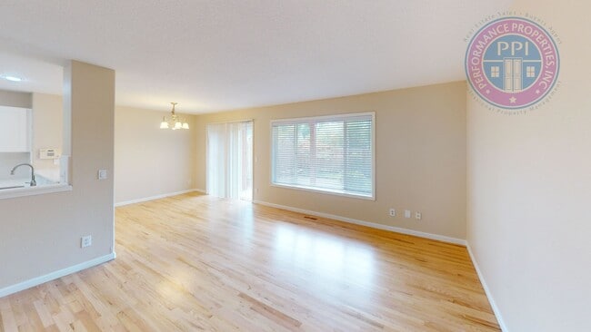 Building Photo - Bethany - Desirable Kaiser Woods / Beautif...