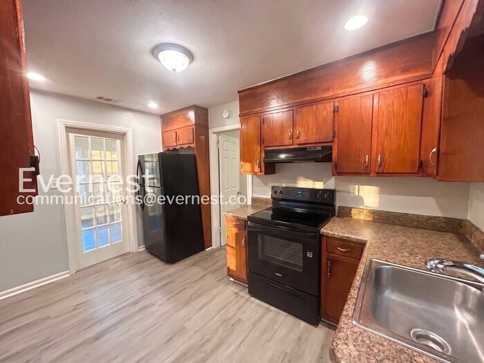 Building Photo - 386 Lindsey Dr SE