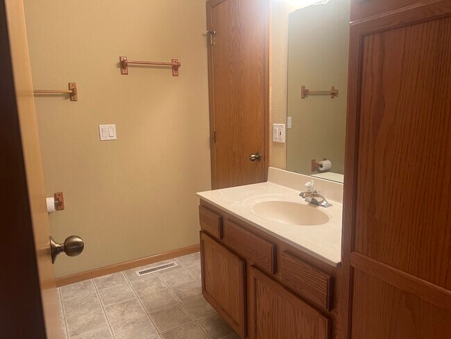 Building Photo - 4248 Red Hawk Dr SE