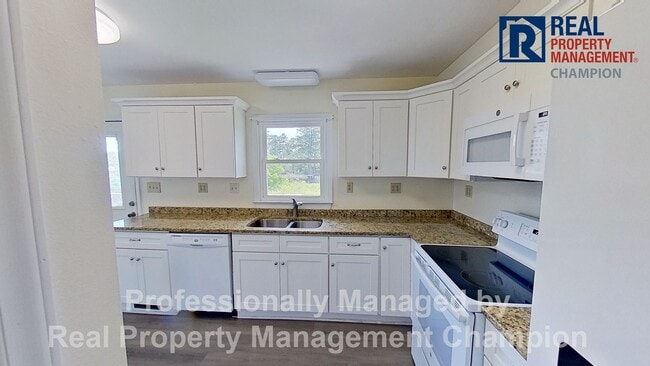 Building Photo - Charming Water Front Home with Private Dock