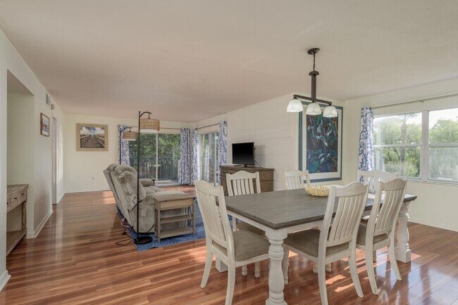 Building Photo - 5557 Sea Forest Dr