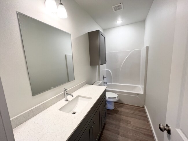 Building Photo - 5527 Itasca St