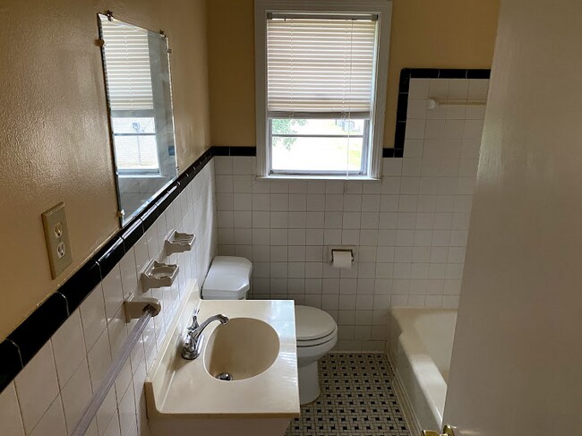 Building Photo - 1263 Laudeen Dr
