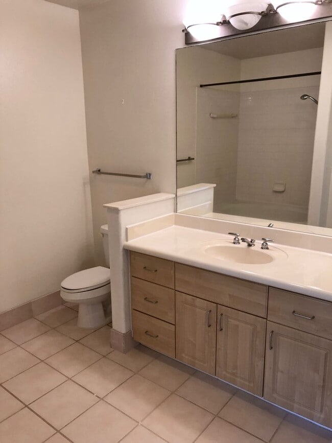 Building Photo - Large 2bd/2ba/2pkg in Terraces of Launani Valley