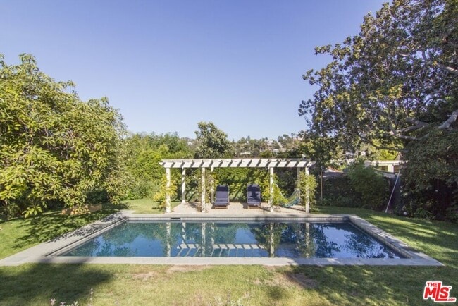 Building Photo - 2150 Moreno Dr