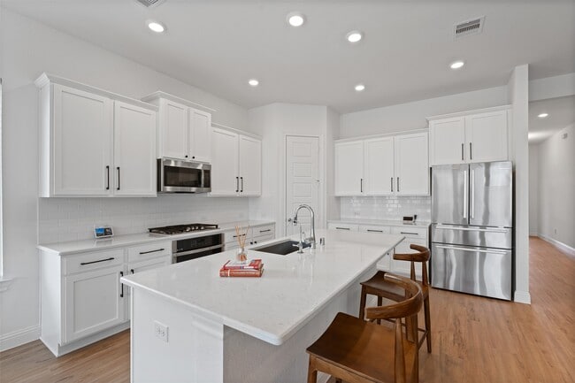 Building Photo - 10807 Cloaked Wing Ct