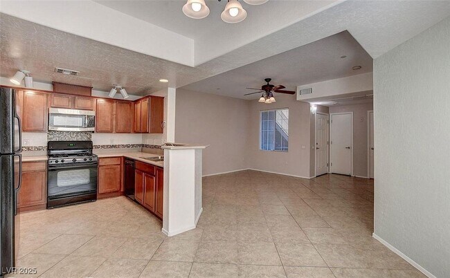 Building Photo - 6868 Sky Pointe Dr