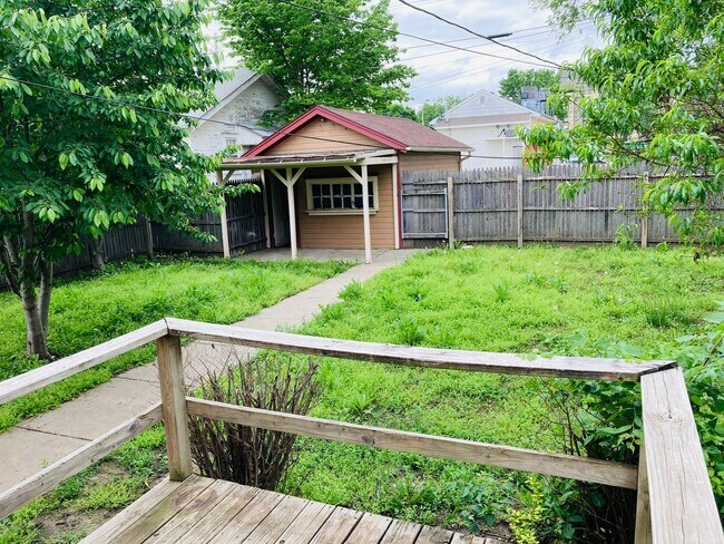 Building Photo - Charming Bungalow Near Downtown