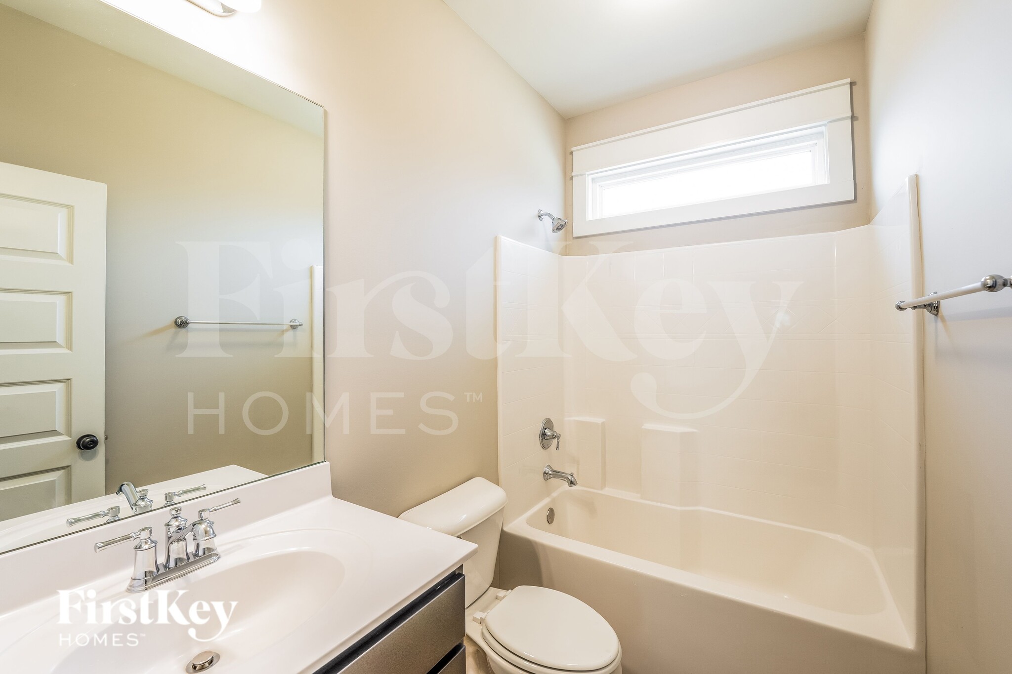 Building Photo - 1470 Woodridge Pl