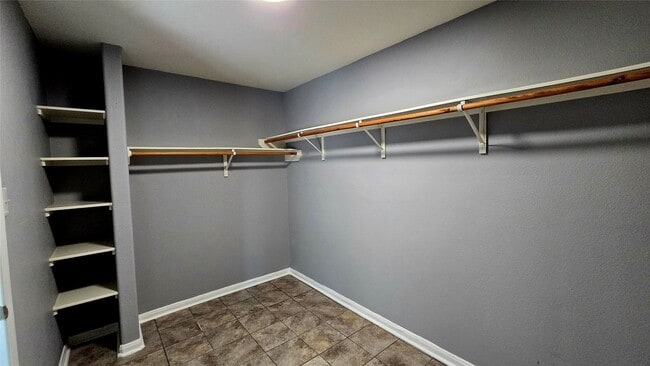 Building Photo - 7122 Sunrise Hill Ln