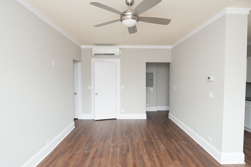 Building Photo - 817 W Lakeside Pl