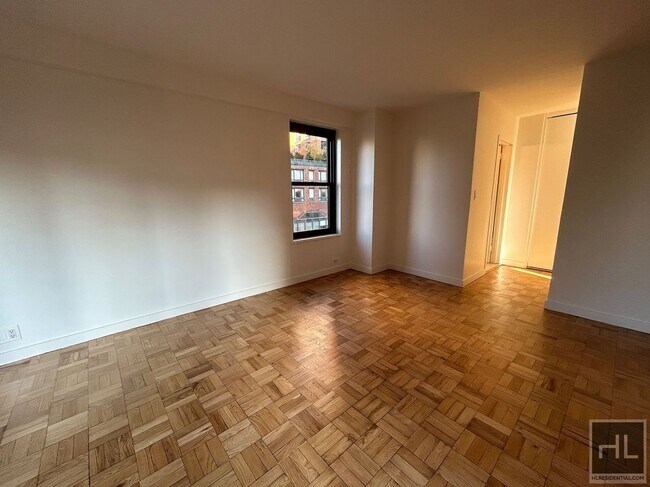 Building Photo - Fourth Avenue