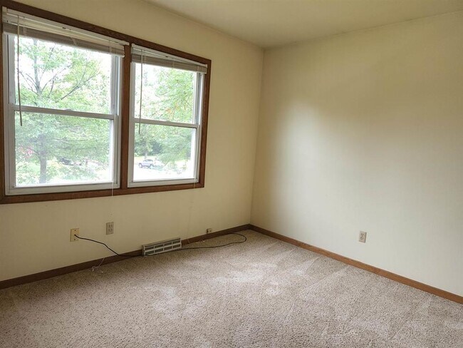 Building Photo - 4 La Crescenta Cir