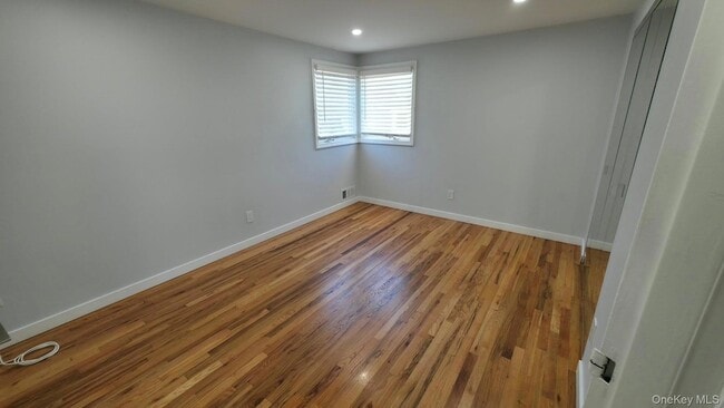 Building Photo - 4 Willow St