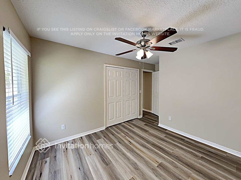 Building Photo - 3839 Regents Way