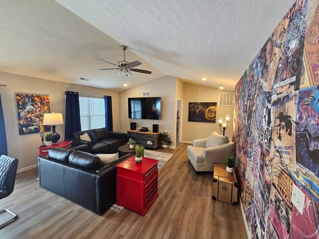 Building Photo - 814 Pierson Rd