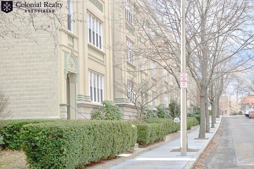 Building Photo - 328 St Paul St