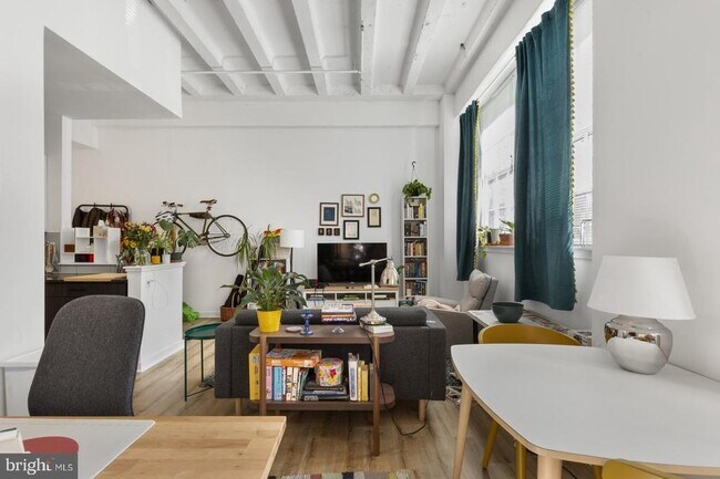 Building Photo - 109 W Wildey St