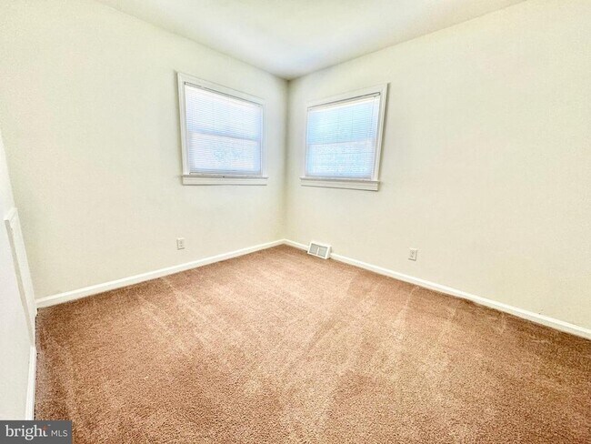 Building Photo - 218 Webbs Ln