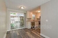 Building Photo - 5011 SW Beaverton Hillsdale Hwy