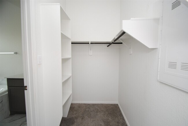Building Photo - 24978 Tidmor Ln