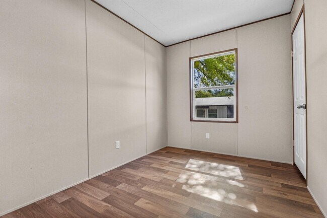 Building Photo - 600 Ermine Rd