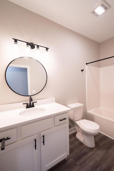 Building Photo - 8452 Oak Shade Cir