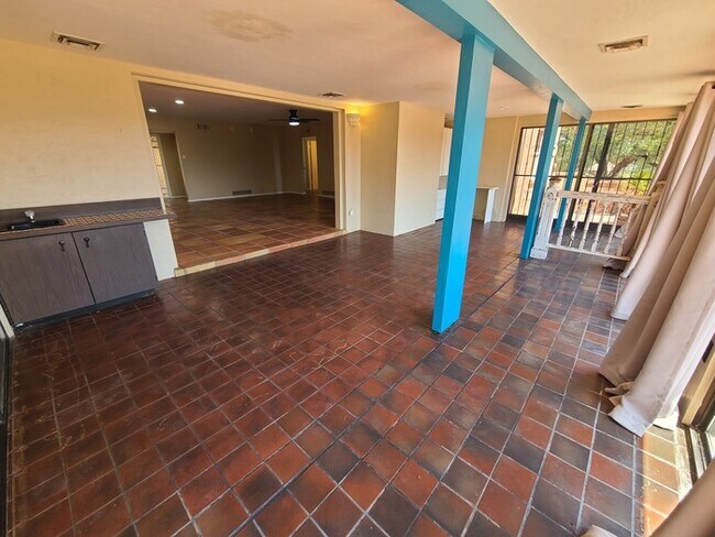 Building Photo - Beautiful 3bedroom 2 bathroom