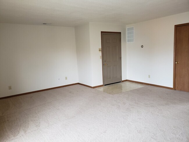 Building Photo - 5742 Ryewyck Dr
