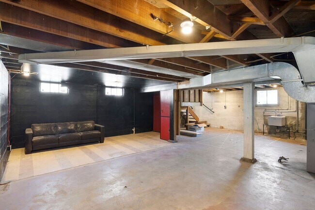 Building Photo - 640/642 West 1st Street